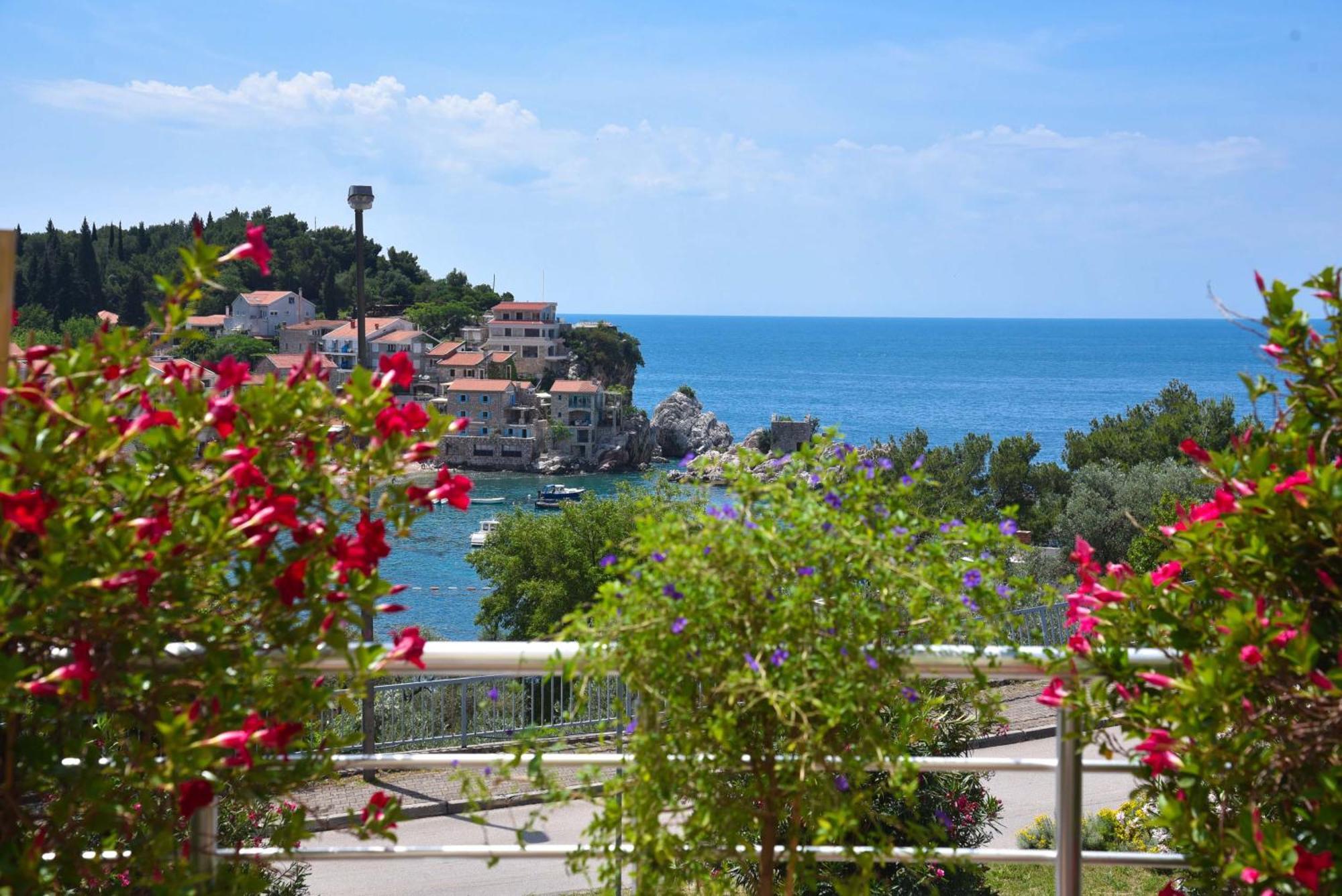 Apartments Raymond Sveti Stefan Exterior photo